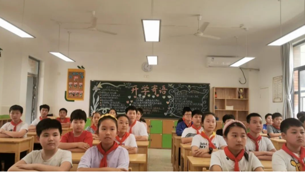 剖析｜教室照明的質(zhì)量會(huì)直接影響學(xué)生的視力健康嗎？