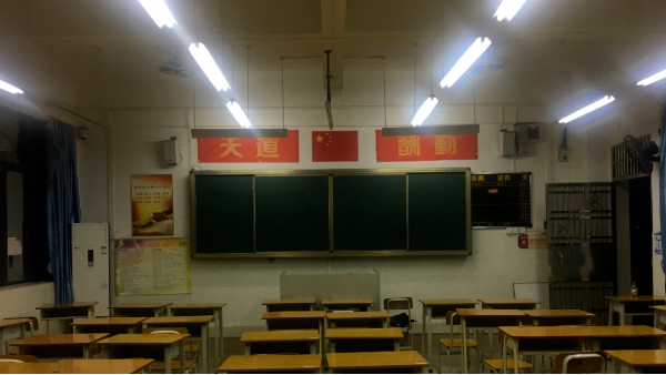 如何通過LED教室護(hù)眼燈具？做好青少年的近視防控